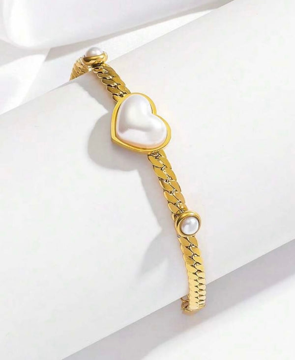 Pearl Polly Gold Heart Bracelet | URBAN ECHO SHOP