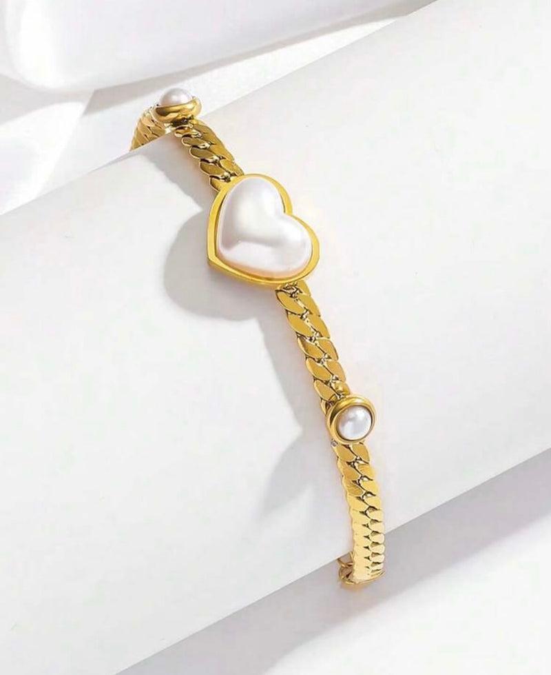 Pearl Polly Gold Heart Bracelet | URBAN ECHO SHOP
