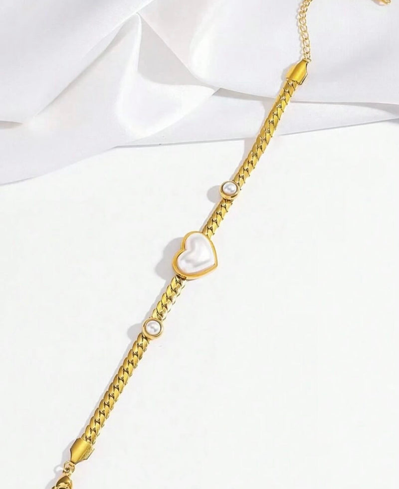 Pearl Polly Gold Heart Bracelet | URBAN ECHO SHOP