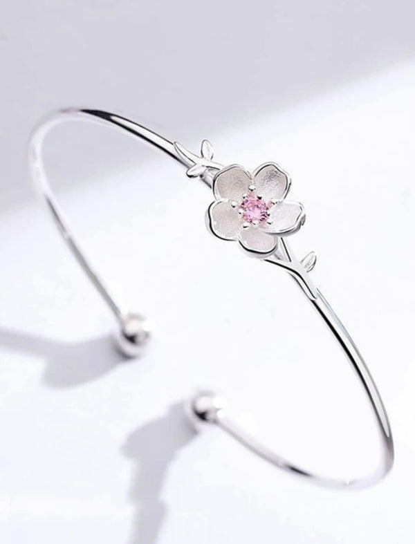 Delicate Daisy Floral Cuff Bracelet | URBAN ECHO SHOP